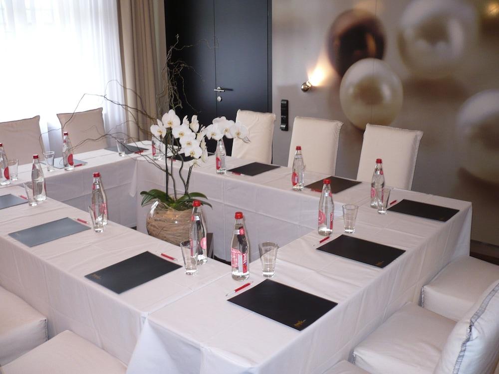 Perla Hotel Prague Exterior photo