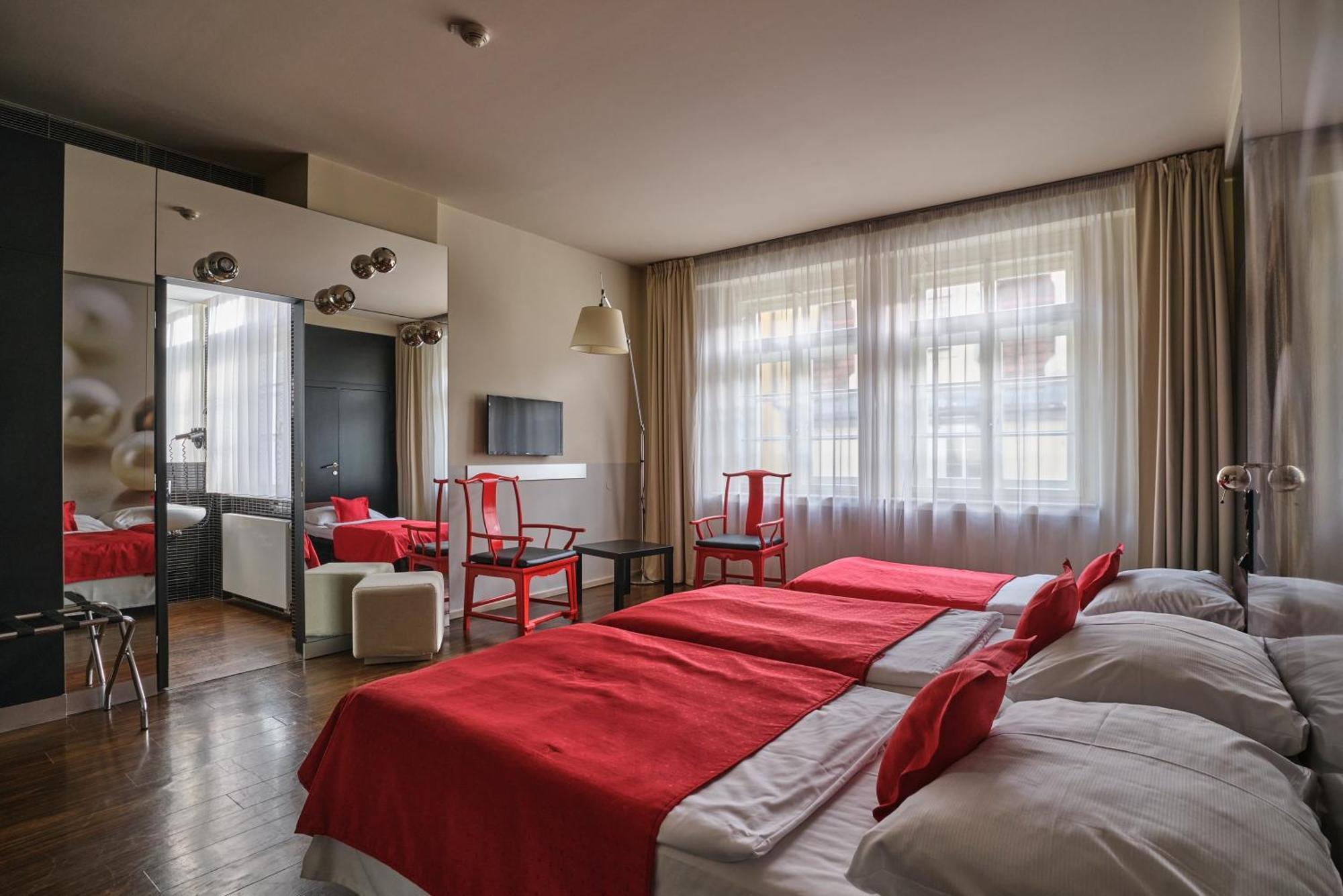 Perla Hotel Prague Exterior photo