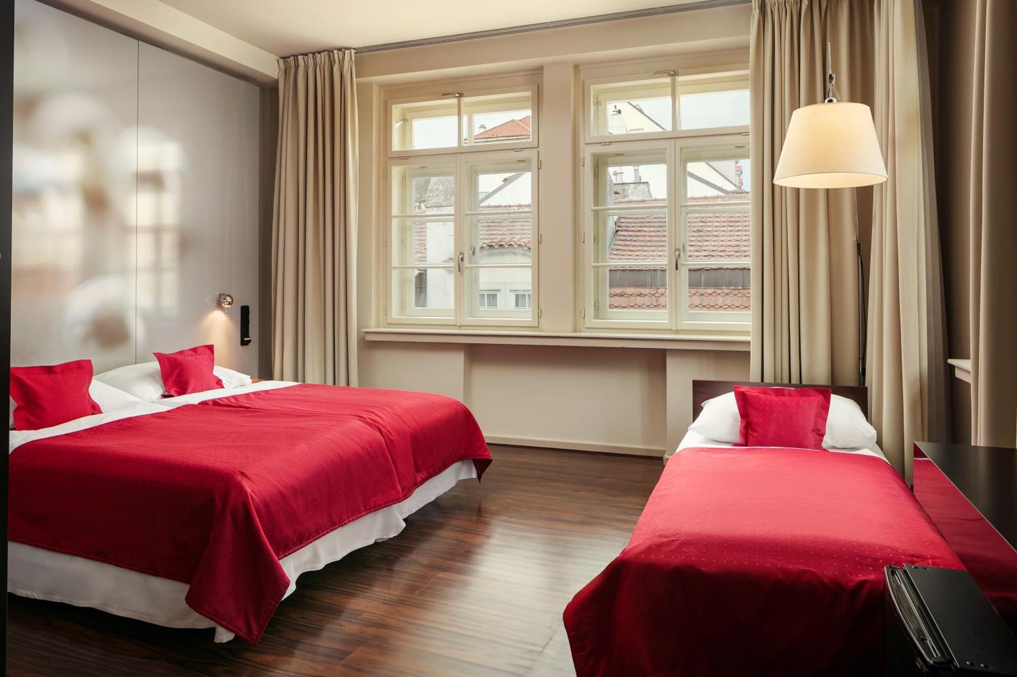 Perla Hotel Prague Exterior photo