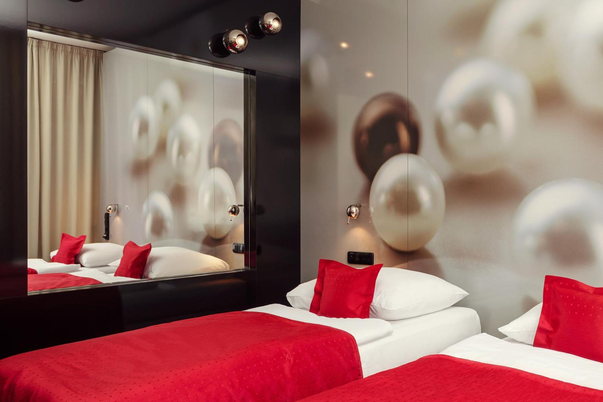 Perla Hotel Prague Exterior photo