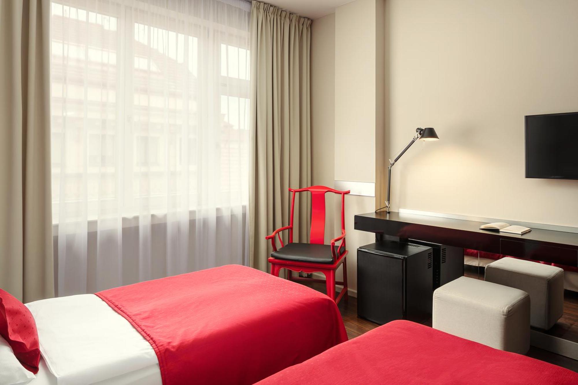 Perla Hotel Prague Exterior photo