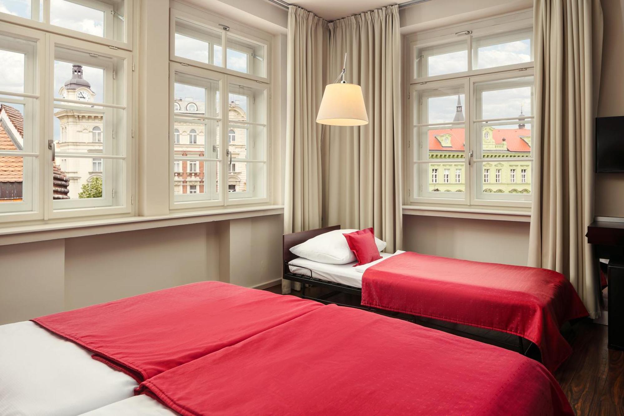 Perla Hotel Prague Exterior photo