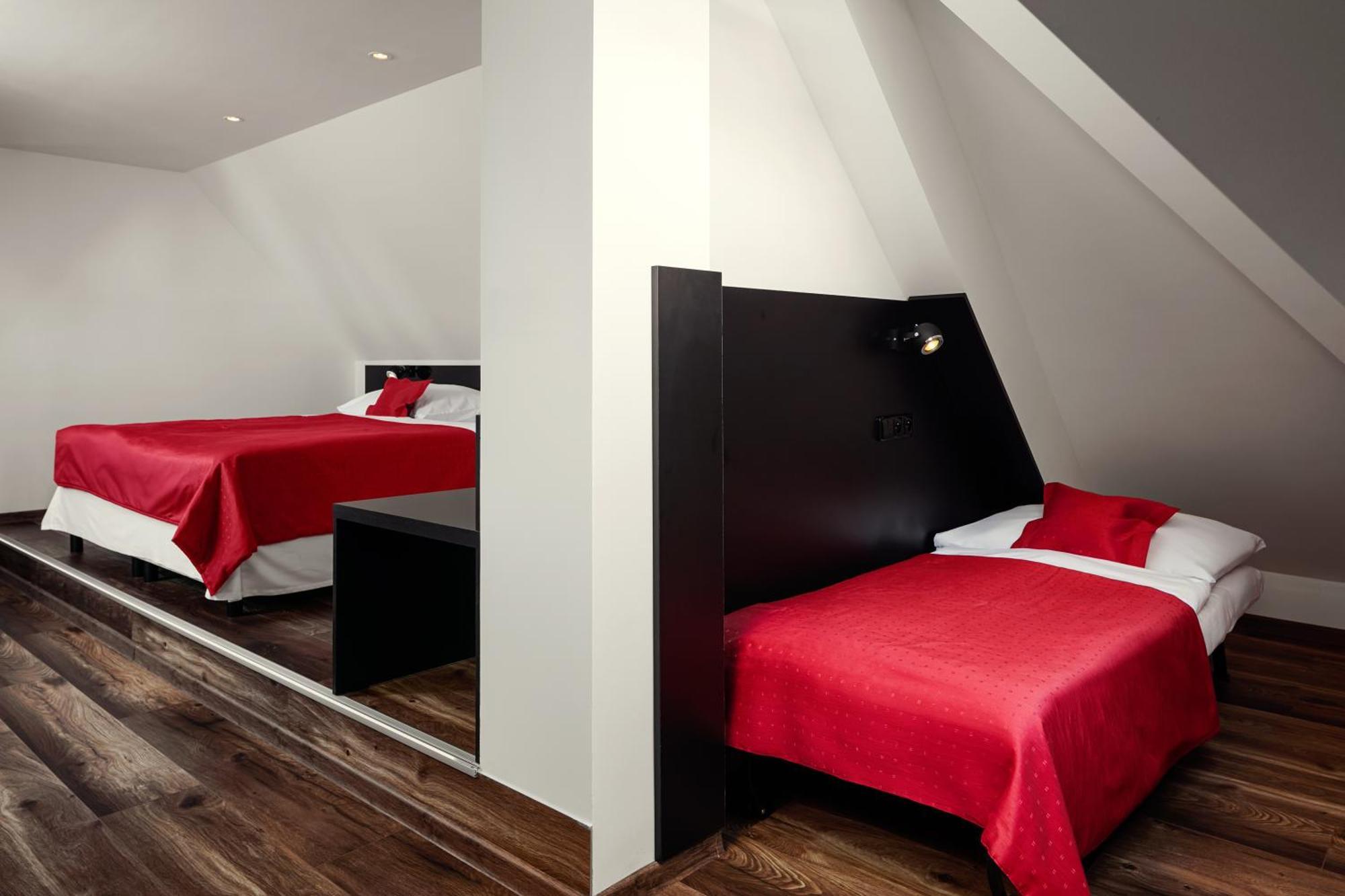 Perla Hotel Prague Exterior photo