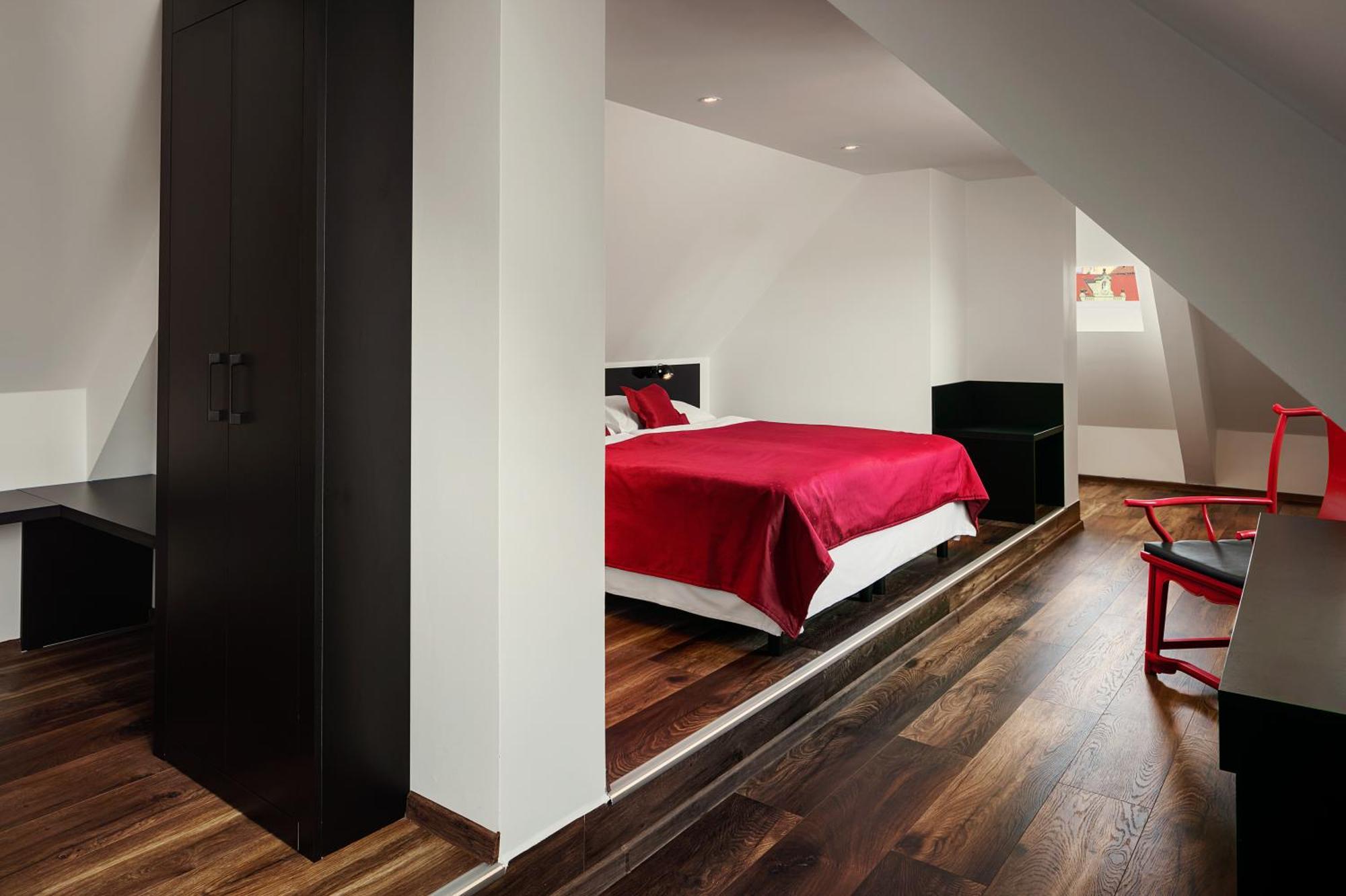 Perla Hotel Prague Exterior photo